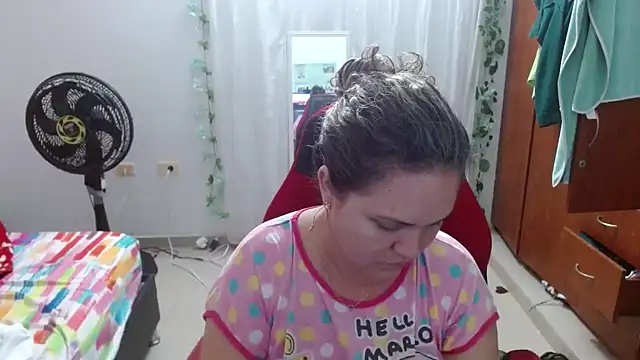 Snapshot of helenca43 chatting on 09/18/25, 10:17 helenca43 online show from 09/18/25, 10:17