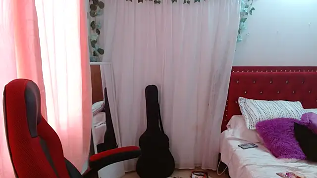 helenca43 online show from 10/31/25, 12:50