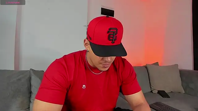 Snapshot of lucasanto_ chatting on 12/22/24, 04:06 lucasanto online show from 12/22/24, 04:06