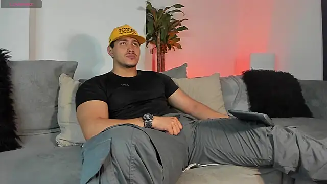 Snapshot of lucasanto_ chatting on 02/01/25, 05:07 lucasanto online show from 02/01/25, 05:07