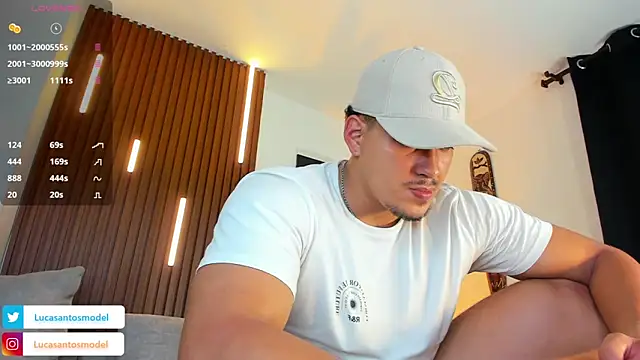 Snapshot of lucasanto_ chatting on 11/09/25, 01:48 lucasanto online show from 11/09/25, 01:48