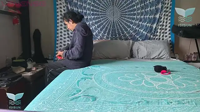 isissun03 online show from 11/27/25, 01:13