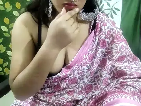 Snapshot of Aarvi_Arora chatting on 02/16/25, 03:16 Aarvi Arora online show from 02/16/25, 03:16