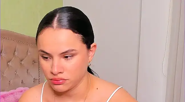 Snapshot of Luciluu20 chatting on 02/27/25, 06:42 Luciluu20 online show from 02/27/25, 06:42