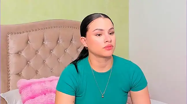 Snapshot of Luciluu20 chatting on 03/01/25, 08:10 Luciluu20 online show from 03/01/25, 08:10