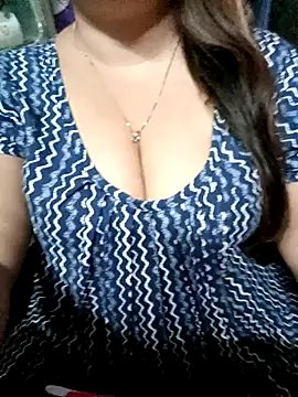 Snapshot of Beautyy38 chatting on 03/02/25, 08:07 Beautyy38 online show from 03/02/25, 08:07