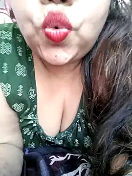 Snapshot of Beautyy38 chatting on 09/09/25, 06:57 Beautyy38 online show from 09/09/25, 06:57