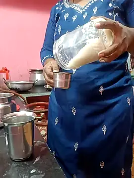 Snapshot of Renuma chatting on 01/06/25, 04:15 Renuma online show from 01/06/25, 04:15