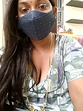 Snapshot of Renuma chatting on 02/14/25, 06:45 Renuma online show from 02/14/25, 06:45