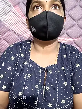 Snapshot of Renuma chatting on 09/24/25, 03:43 Renuma online show from 09/24/25, 03:43