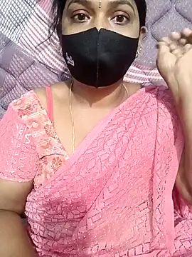 Snapshot of Renuma chatting on 10/28/25, 03:10 Renuma online show from 10/28/25, 03:10