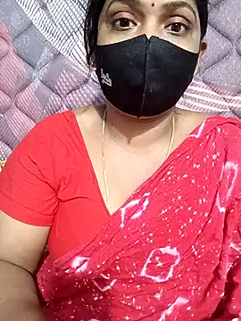 Snapshot of Renuma chatting on 10/29/25, 03:20 Renuma online show from 10/29/25, 03:20