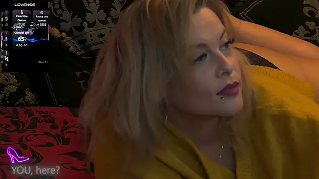 ZoeMesmerize online show from 12/01/25, 02:55