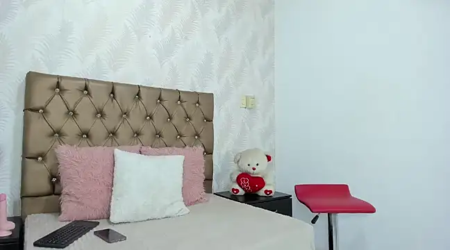 Snapshot of any_rox chatting on 01/28/25, 01:49 any rox online show from 01/28/25, 01:49