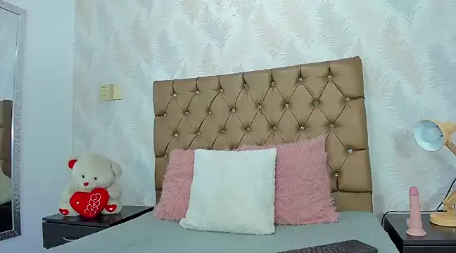 Snapshot of any_rox chatting on 02/08/25, 01:33 any rox online show from 02/08/25, 01:33