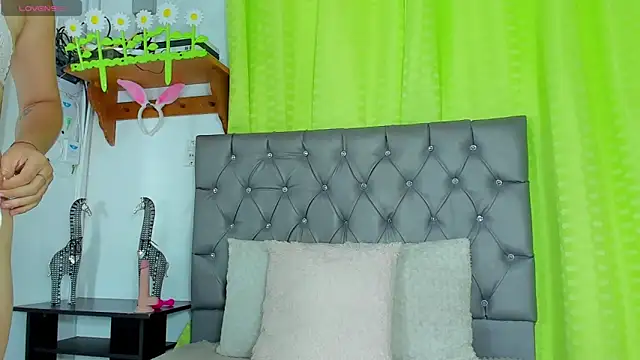 Snapshot of any_rox chatting on 02/22/25, 12:40 any rox online show from 02/22/25, 12:40