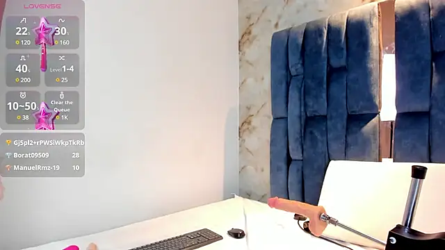 Snapshot of RoseTaylor__ chatting on 12/15/24, 09:56 RoseTaylor online show from 12/15/24, 09:56