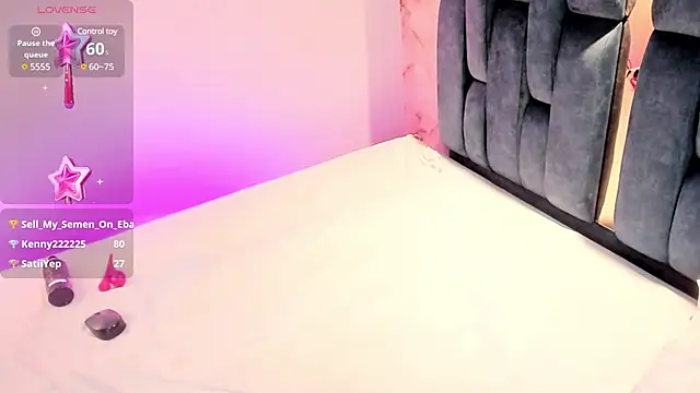 Snapshot of RoseTaylor__ chatting on 02/14/25, 08:52 RoseTaylor online show from 02/14/25, 08:52