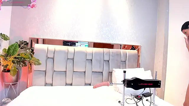 Snapshot of RoseTaylor__ chatting on 09/24/25, 05:22 RoseTaylor online show from 09/24/25, 05:22