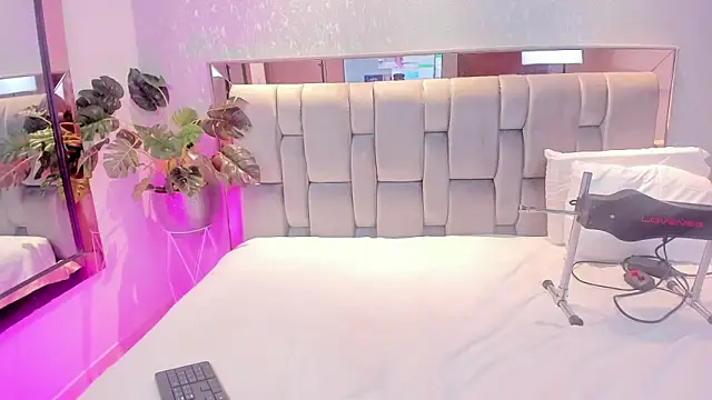 Snapshot of RoseTaylor__ chatting on 11/09/25, 04:33 RoseTaylor online show from 11/09/25, 04:33