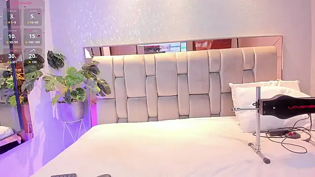 Snapshot of RoseTaylor__ chatting on 11/12/25, 04:46 RoseTaylor online show from 11/12/25, 04:46