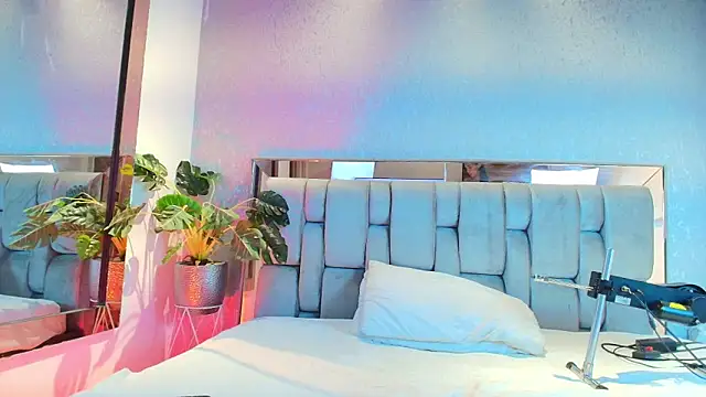 Snapshot of RoseTaylor__ chatting on 02/12/26, 05:02 RoseTaylor online show from 02/12/26, 05:02