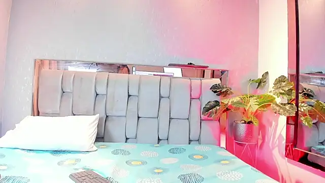 Snapshot of RoseTaylor__ chatting on 02/27/26, 05:07 RoseTaylor online show from 02/27/26, 05:07