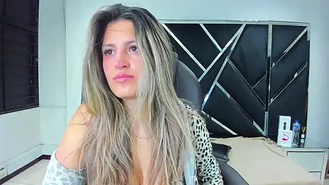 GiaRoussel online show from 09/28/25, 04:01