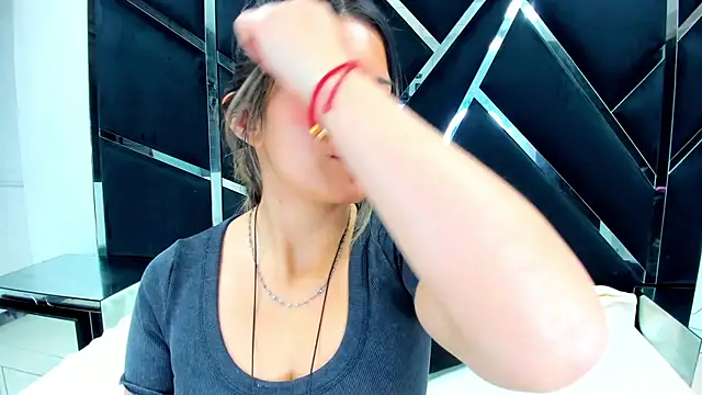 GiaRoussel online show from 12/14/25, 06:12