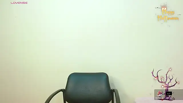 JessicaRabbit04 online show from 10/24/25, 04:09