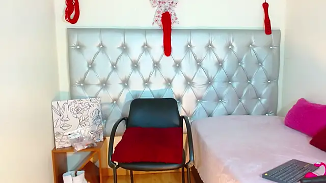 JessicaRabbit04 online show from 11/25/25, 03:28