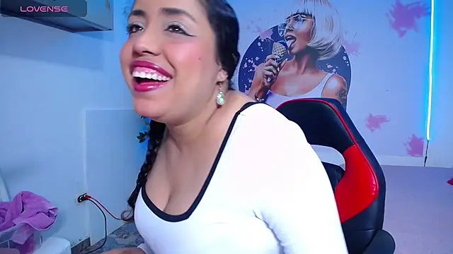 cristal horny19 online show from 06/09/26, 03:07