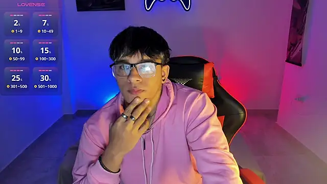 Snapshot of LuciferM_Star chatting on 11/06/25, 02:34 LuciferM Star online show from 11/06/25, 02:34