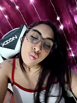 ifeelverywet andhot online show from 04/29/26, 05:30
