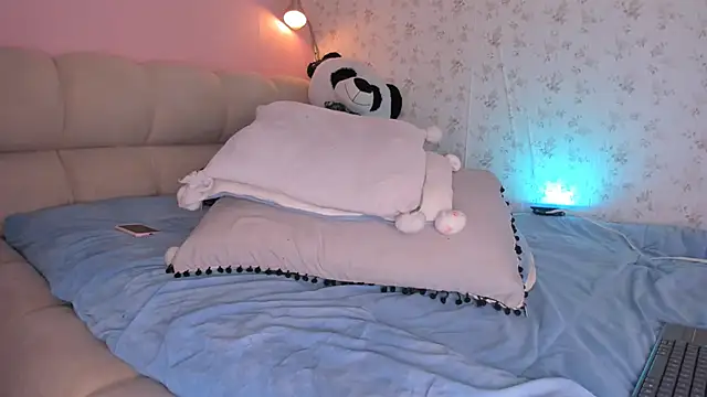 Snapshot of kitty_miaa chatting on 02/25/25, 03:31 kitty miaa online show from 02/25/25, 03:31