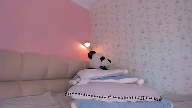 Snapshot of kitty_miaa chatting on 03/22/25, 01:32 kitty miaa online show from 03/22/25, 01:32