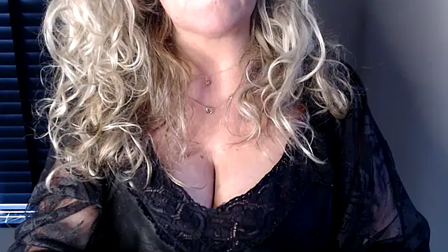 Snapshot of JenniLowen chatting on 01/02/25, 11:09 JenniLowen online show from 01/02/25, 11:09