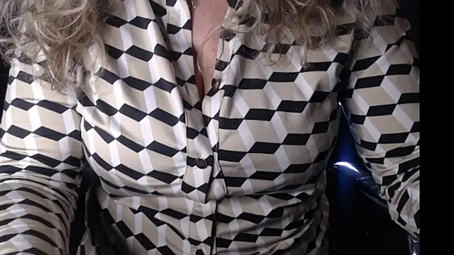 Snapshot of JenniLowen chatting on 01/10/25, 06:28 JenniLowen online show from 01/10/25, 06:28