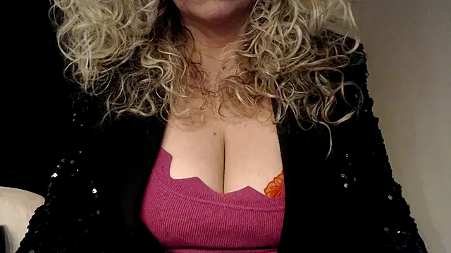 Snapshot of JenniLowen chatting on 02/09/25, 06:47 JenniLowen online show from 02/09/25, 06:47