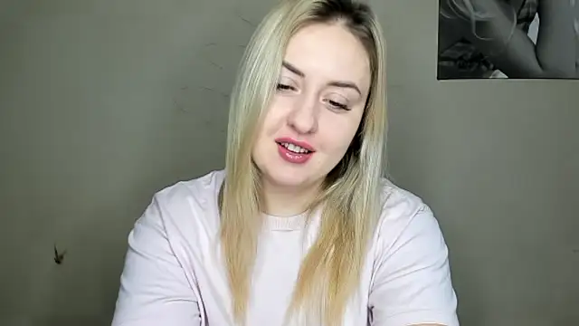 Snapshot of KennaJamess8 chatting on 12/27/24, 08:45 KennaJamess8 online show from 12/27/24, 08:45