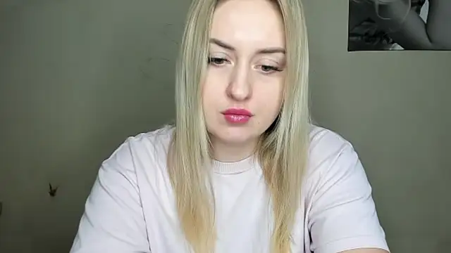 Snapshot of KennaJamess8 chatting on 12/27/24, 12:34 KennaJamess8 online show from 12/27/24, 12:34