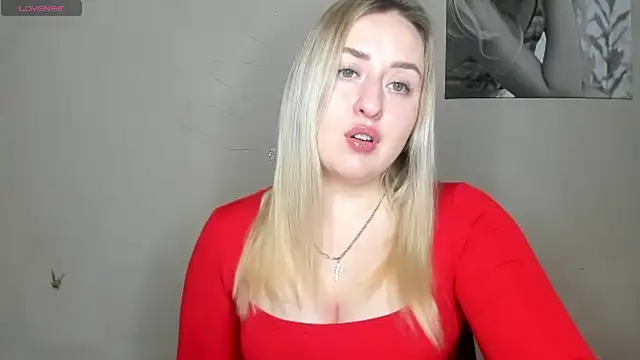 Snapshot of KennaJamess8 chatting on 01/17/25, 04:15 KennaJamess8 online show from 01/17/25, 04:15