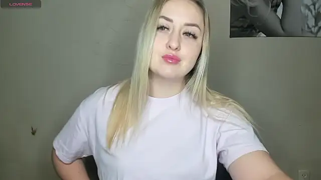 Snapshot of KennaJamess8 chatting on 01/21/25, 05:51 KennaJamess8 online show from 01/21/25, 05:51