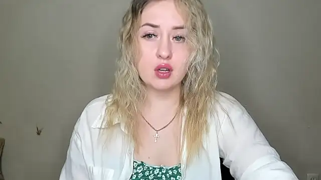 Snapshot of KennaJamess8 chatting on 02/01/25, 07:55 KennaJamess8 online show from 02/01/25, 07:55