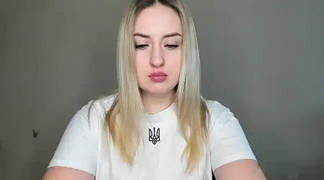 Snapshot of KennaJamess8 chatting on 02/24/25, 12:59 KennaJamess8 online show from 02/24/25, 12:59