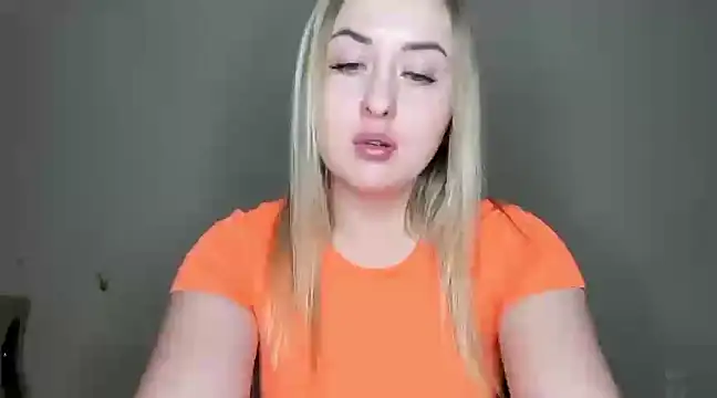 Snapshot of KennaJamess8 chatting on 03/04/25, 07:32 KennaJamess8 online show from 03/04/25, 07:32