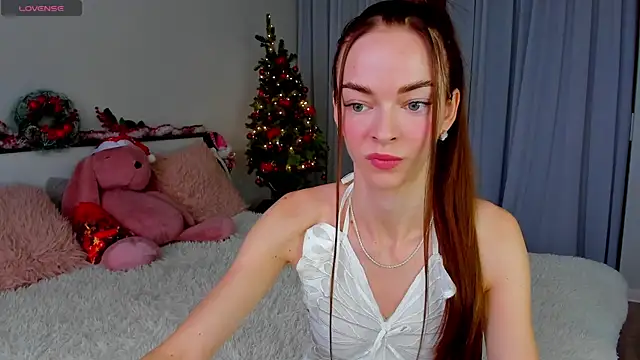 Snapshot of Undertheskin chatting on 12/27/24, 08:02 Undertheskin online show from 12/27/24, 08:02