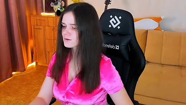 Lora Cain online show from 12/06/24, 02:28