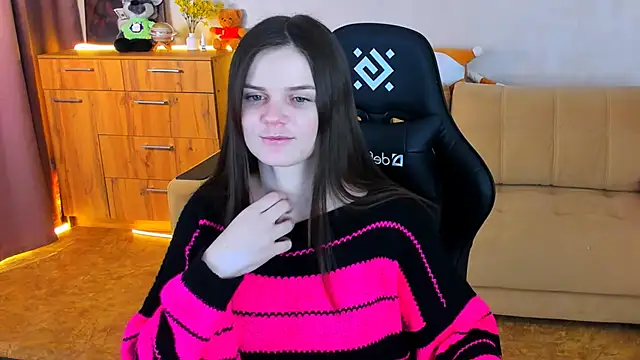 Lora Cain online show from 12/09/24, 03:44