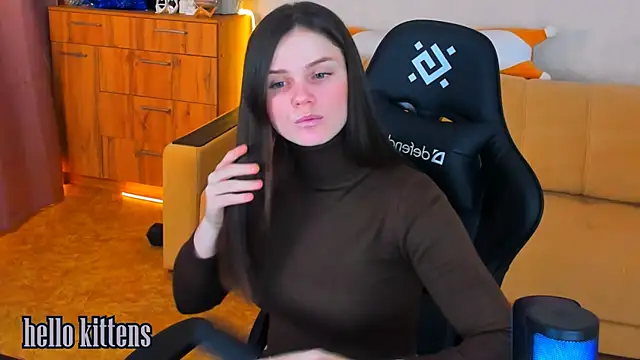 Lora Cain online show from 12/16/24, 03:11